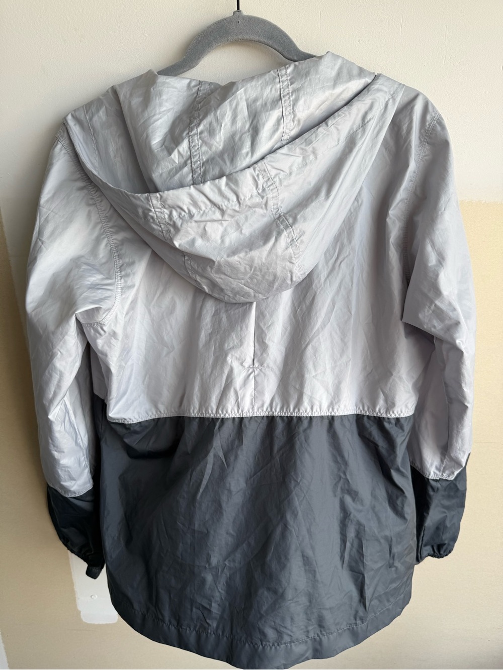 Columbia Women's Gray and Black Hooded Windbreaker with Red Trim - Picture 3 of 3